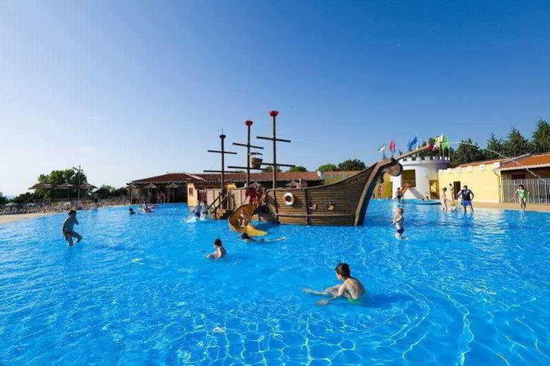 Mobile Homes Relax Park Umag Karigador Esterno foto