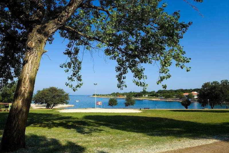 Mobile Homes Relax Park Umag Karigador Esterno foto
